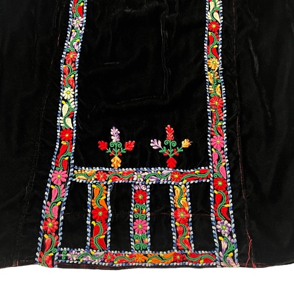 Vintage 60’s Boho Renaissance-Styled Black Velvet Dress Floral Embroidery Panels - Picture 13 of 16